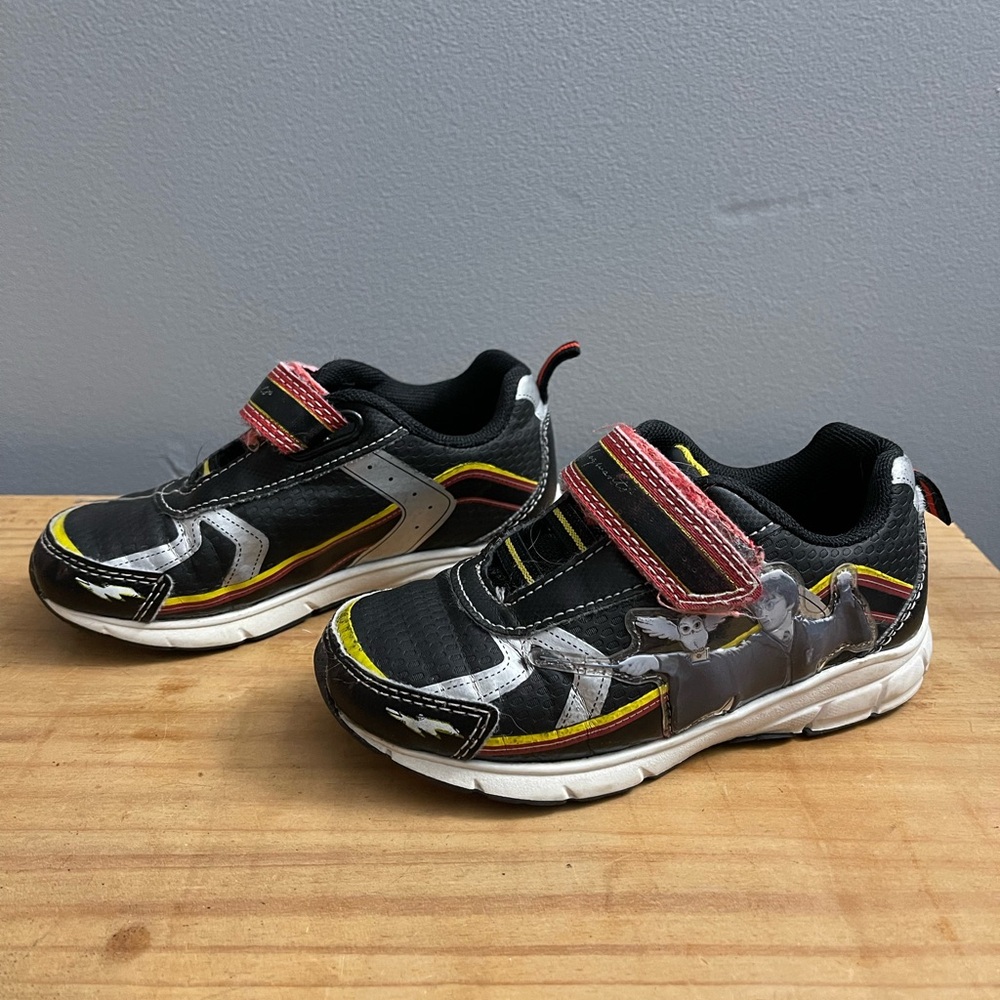 Kids Happy Potter Light Up Sneakers. Boys size 9 sneakers